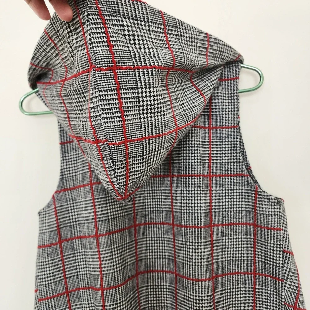 Hem & Thread Hooded Plaid Vest Black White Red Windowpane Open Front Small NEW